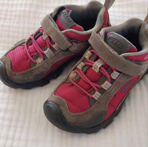 Girls Keen Hiking Shoes, 11 - Picture 4 of 6